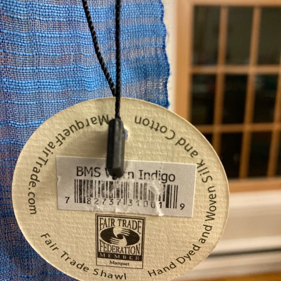 Woman’s scarf - Picture 3 of 3